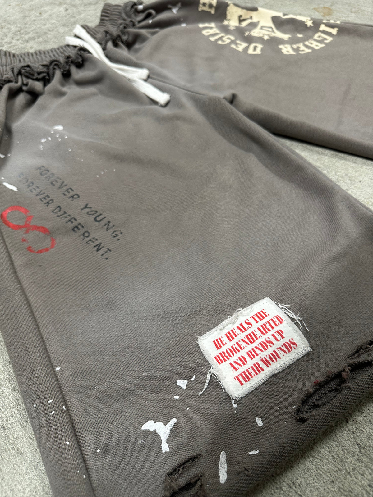 “FOREVER” 3/4 Shorts Gray